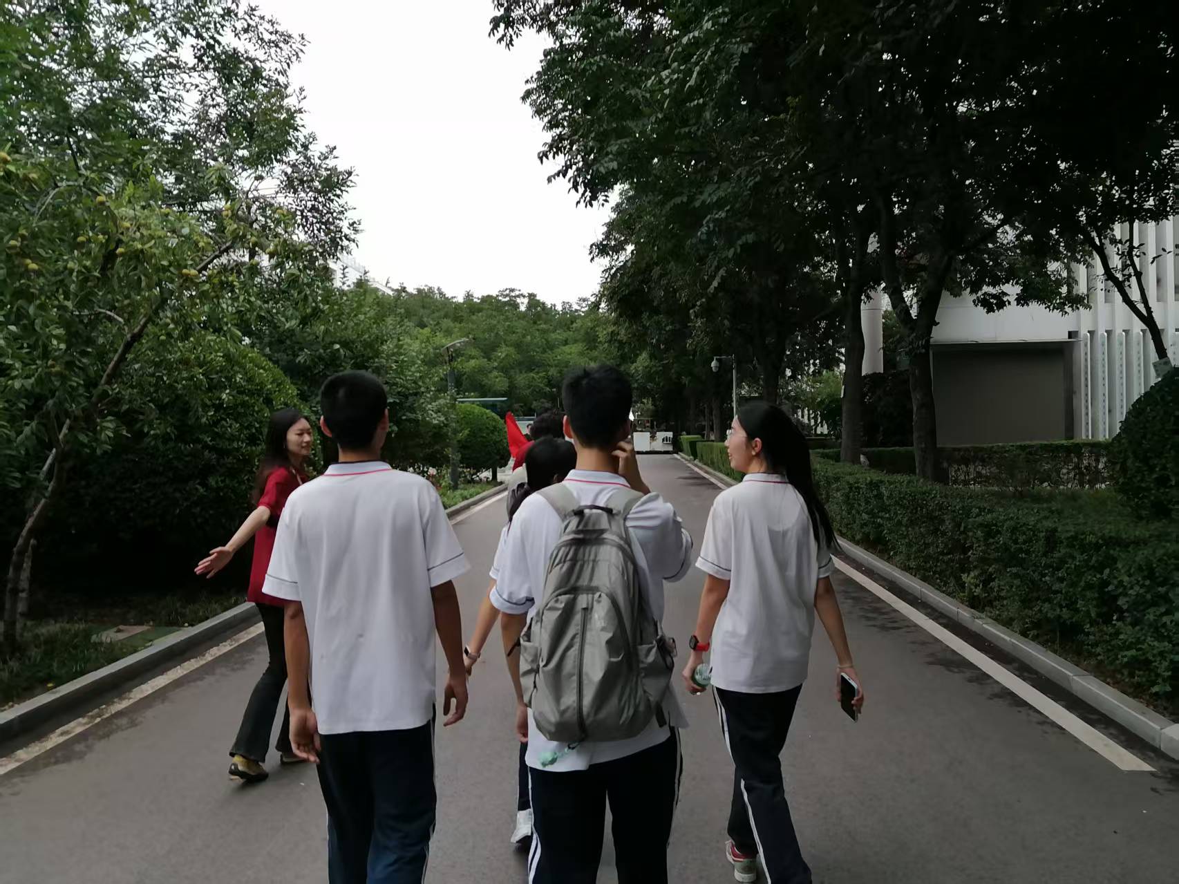 行走在校园